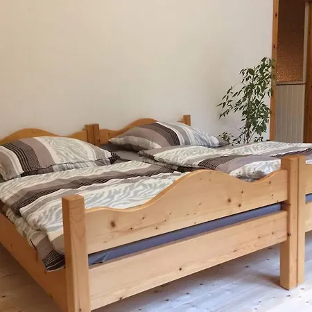 Grosse Auf Pferdehof Mitten In Der *